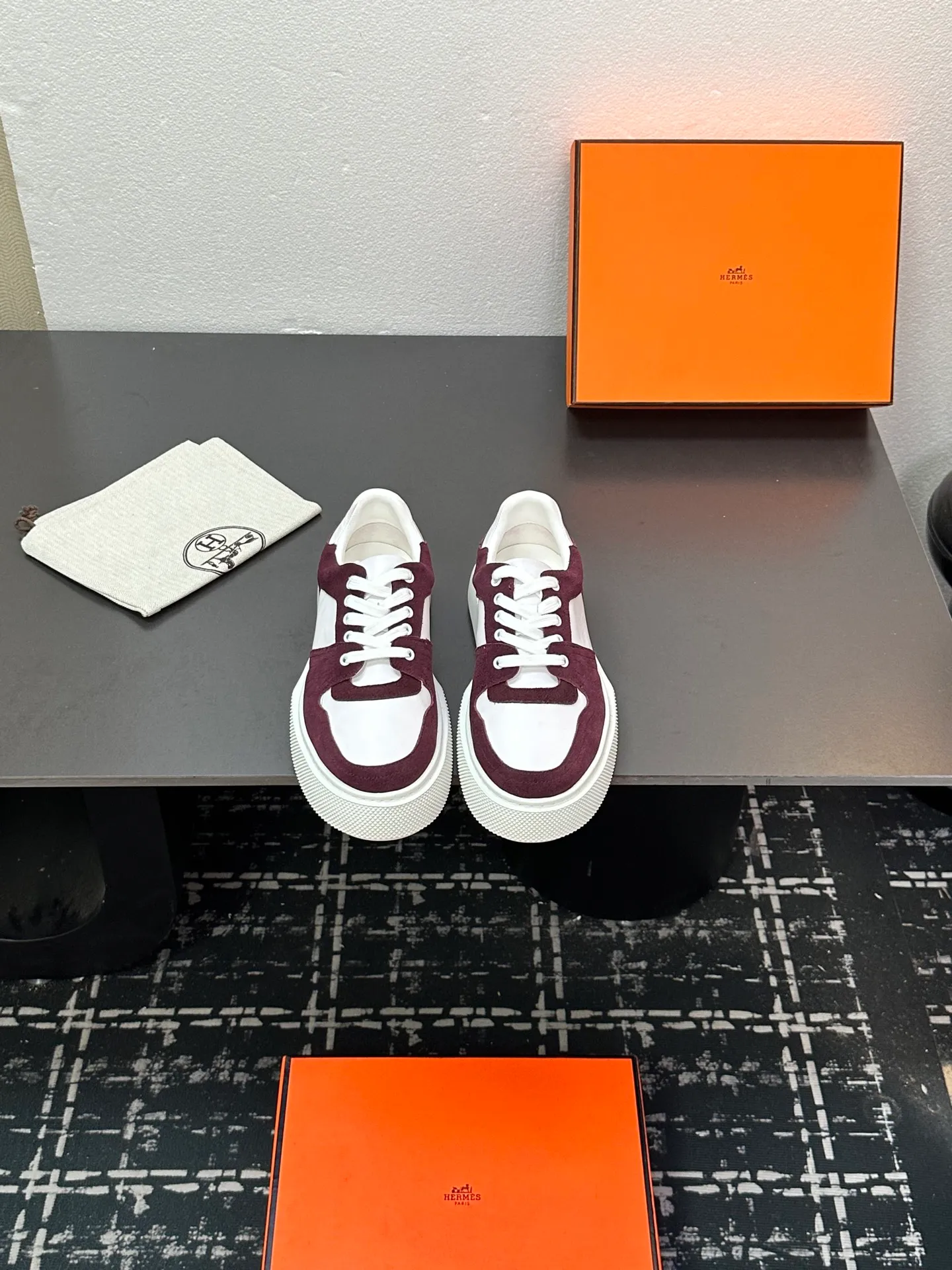 p700💰Men's shoes ❤️❤️Hermes top version# Hermès deep series couple's small white shoes casual skateboard shoes Stylish graphic design to create retro style Upper: cowhide material Lining: sheepskin lining Outsole: TPU outsole Size: 38-45